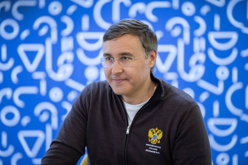 Глава Минобрнауки Валерий Фальков поздравил студентов с праздником 